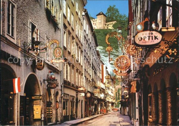 Salzburg Oesterreich Altstadt Getreidegasse
