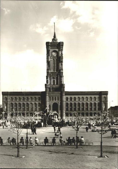 Berlin Rathaus Neptunbrunnen