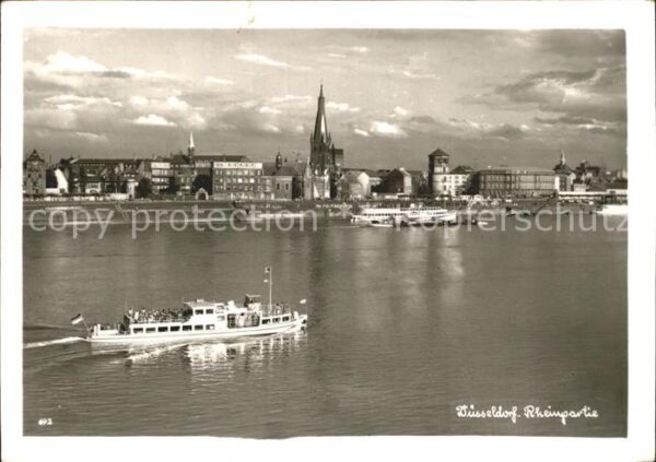 Duesseldorf Rheinpartie Fähre