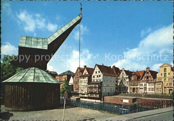 Lueneburg Alter Kran und Fachwerkhäuser an der Il