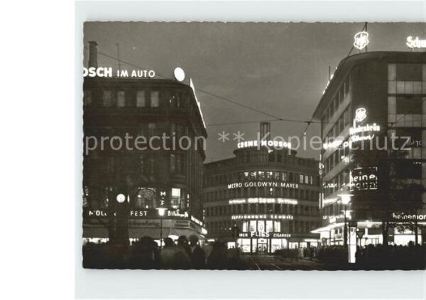 Duesseldorf Corneliusplatz bei Nacht