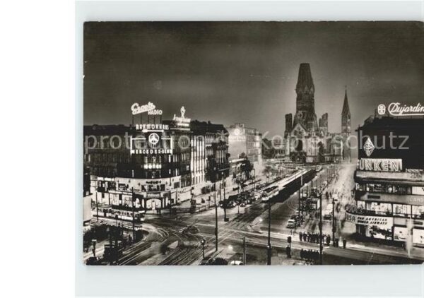 Berlin Kurfürstendamm mit Kaiser Wilhelm Gedäc