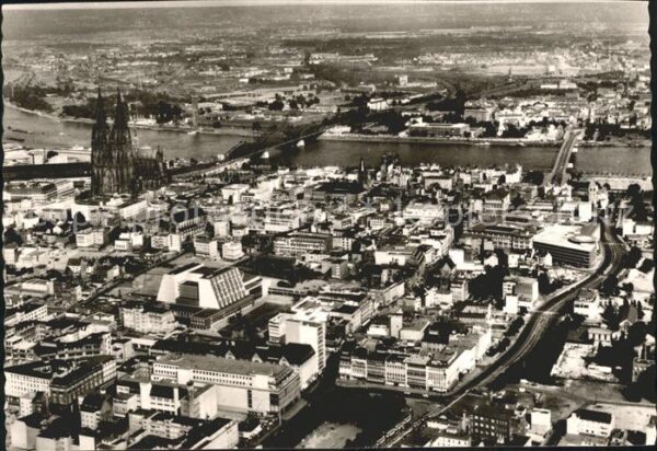 Koeln Rhein Fliegeraufnahme mit Dom