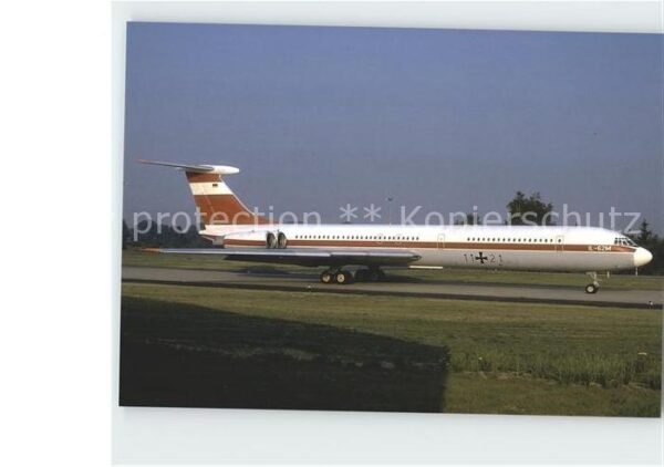 Flugzeuge Militaria German Air Force Ilyushin IL-62 11+21