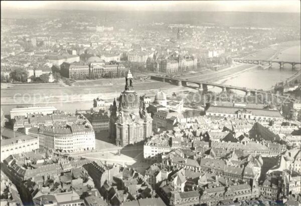 Dresden Blick über Neumarkt Frauenkirche Neusta