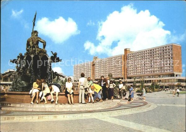 Berlin Neptunbrunnen Hauptstadt der DDR