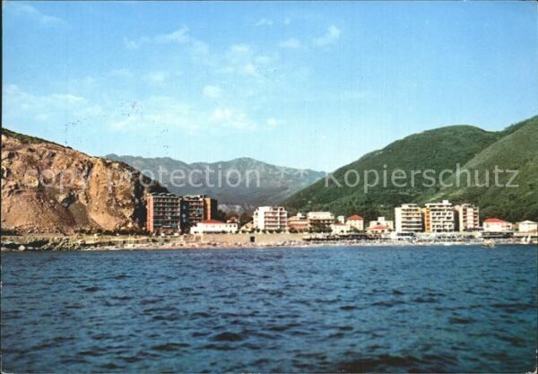Deiva Marina La Marina sullo sfondo il Passo del Bra