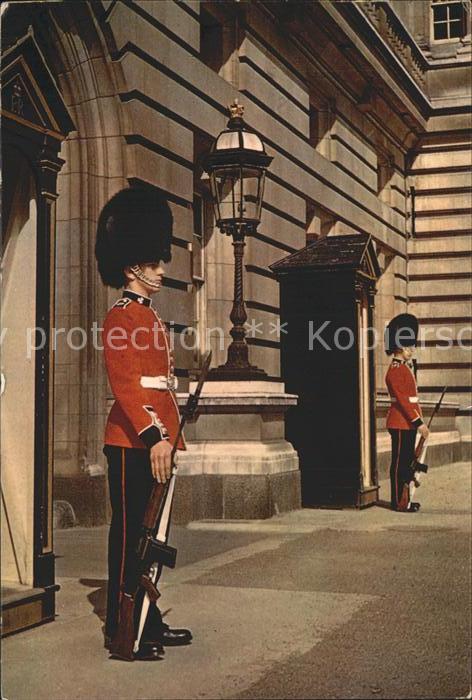 Leibgarde Wache Queen's Guard Buckingham Palace London