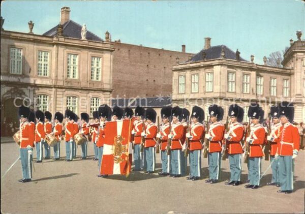 Leibgarde Wache Copenhagen Royal Guard Amalienborg Pala