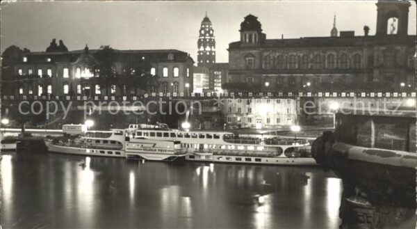Motorschiffe Wilhelm Pieck Dresden Elbe Schiffsanleg