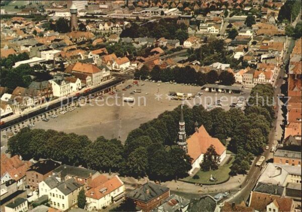 Heide Holstein Fliegeraufnahme mit Kirche