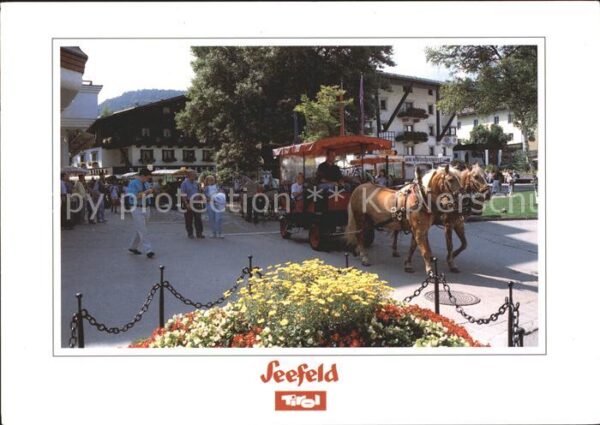 Seefeld Tirol Fussgängerzone mit Pferdewagen