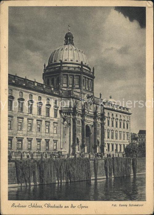 Berlin Schloss Westseite der Spree