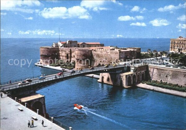 Taranto Castello Aragonese Ponte girevole Canal