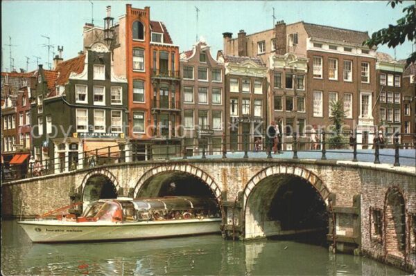 Amsterdam Niederlande Torensluis Brücke mit Krachtenschiff Ho