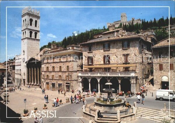 Assisi Umbria Piazza del Comune Fontana Gemeindeplatz