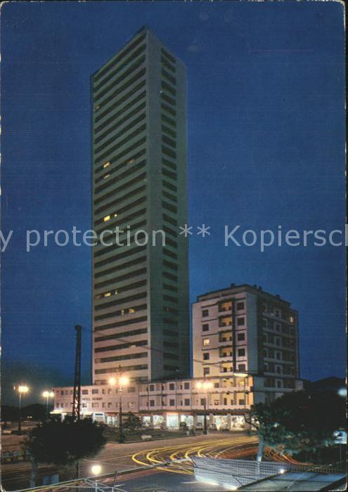 Cesenatico Grattacielo notturne Wolkenkratzer Nach