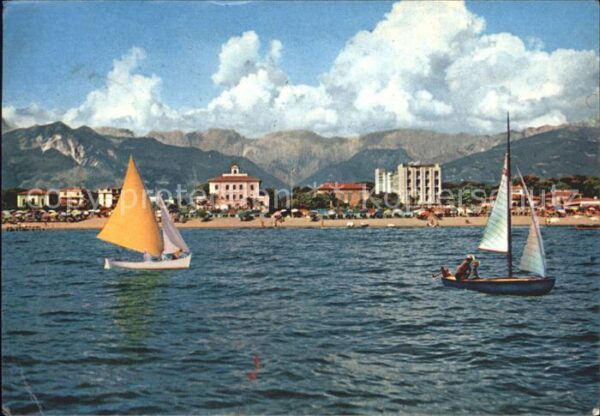 Marina di Massa Veduta dal mare Blick vom Meer Segelboo
