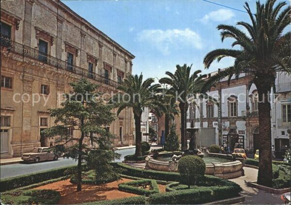 Martina Franca Palazzo Ducale Herzogplatz Palmen