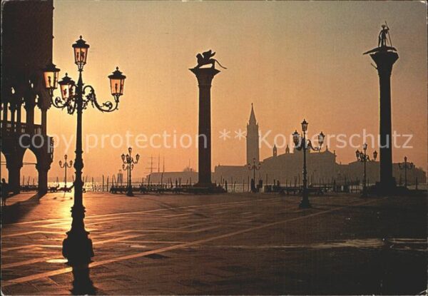 Venezia Venedig Piazzetta San Marco alba Markusplatz be