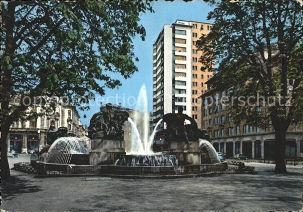 Torino Piazza Solferino Fontana Angelica