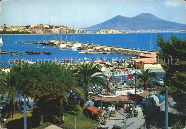 Napoli Neapel Marina di Mergellina Hafen Küste Vesuv