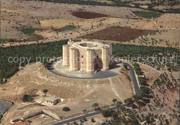 Andria Castel del Monte Bergschloss Fliegerauf