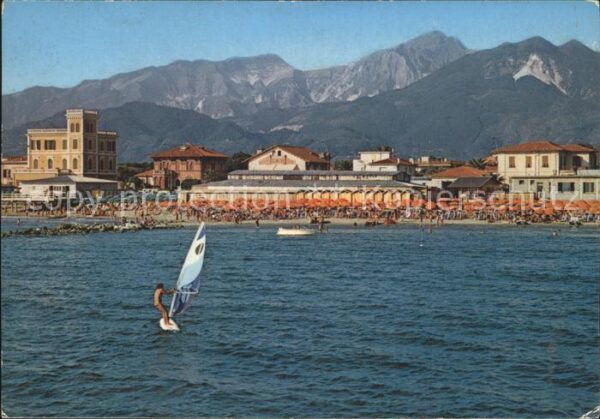 Marina di Massa Mare e Monti Strand Berge Windsurfen