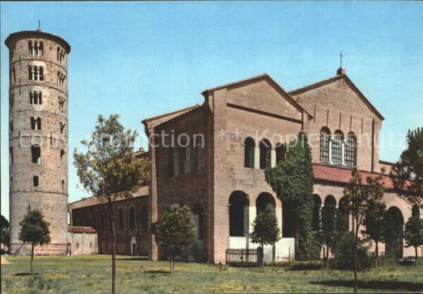 Ravenna Italia Basilica di S Apollinare in Classe Basi