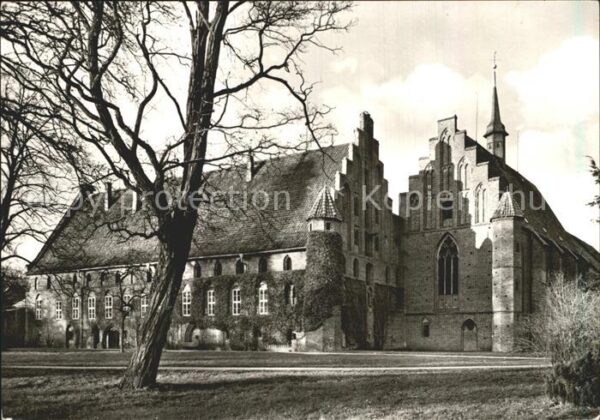 Wienhausen Kloster Westflügel und Nonnenkirche