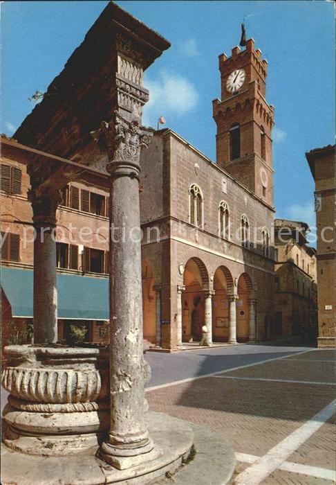 Pienza Pozzo e Palazzo Pubblico XV Secolo Brun