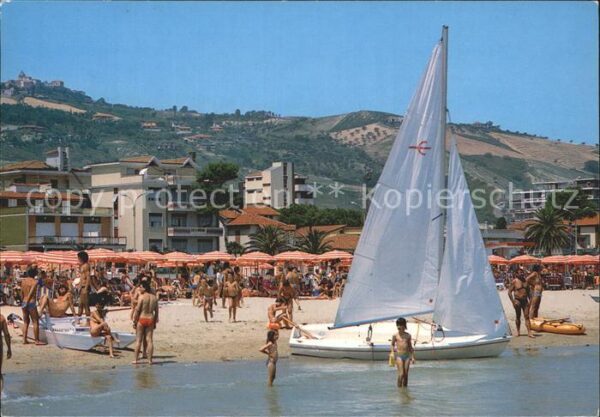 Roseto degli Abruzzi Spiaggia Strand Segelboot