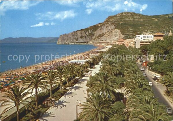 Finale Ligure Passeggiata a mare Spiaggia Riviera del