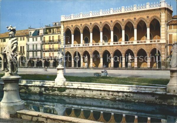 Padova Prato della Valle Loggia Amulea Statue
