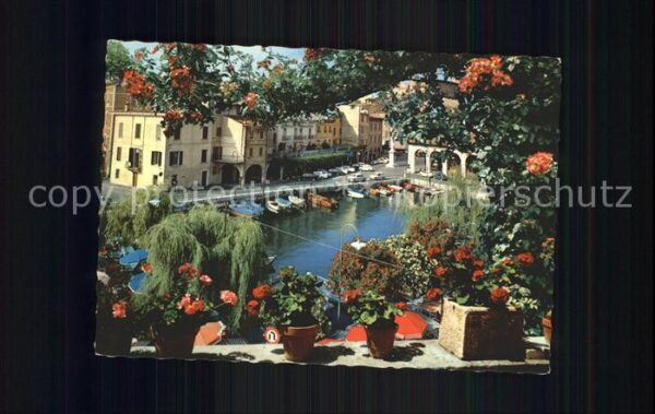 Desenzano Lago di Garda La Darsena Binnenhafen Gardasee Blumen