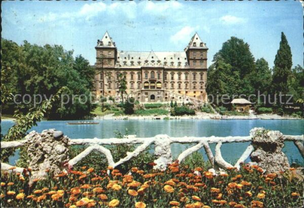 Torino Il Po e il Castello del Valentino Schlo
