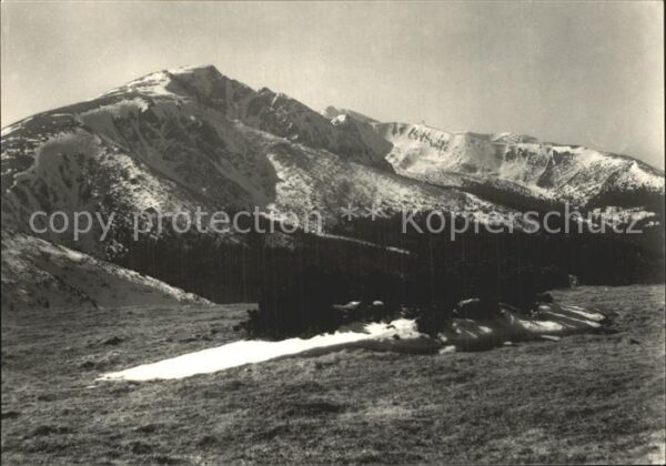 Nizke Tatry Pohlad z Rovnej hole na Dumbier v pozad