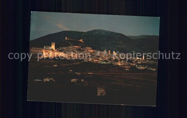 Assisi Umbria Suggestivo notturno della citte durante