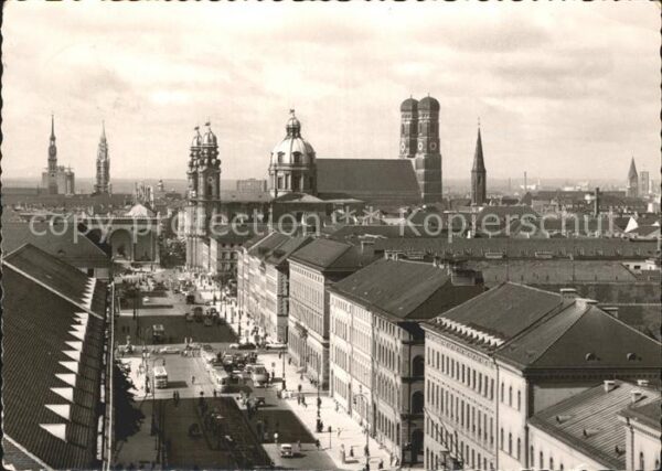 Muenchen Blick auf die Türme der Stadt