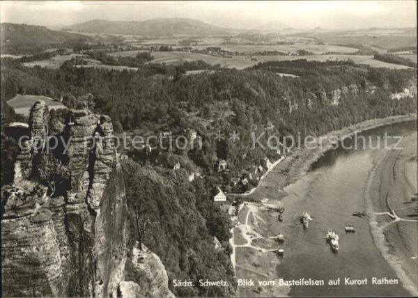 Rathen Saechsische Schweiz Blick vom Basteifelsen Elbtal Elbsandst