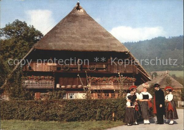 Gutachtal Gutacher Trachtengruppe vor dem Vogtsba