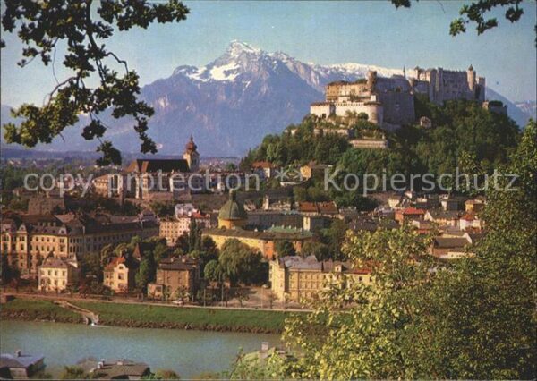 Salzburg Oesterreich Altstadt mit Festung Hohensalzburg