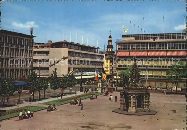 Mannheim Paradeplatz mit Grupello Brunnen