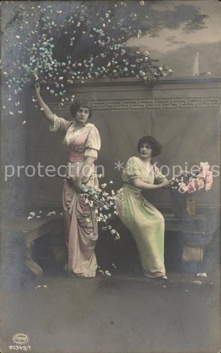 Foto Amag Nr. 61349/1 Frauen Kleid Blumen