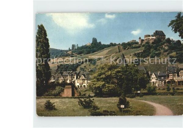 Bacharach Rhein Rheinanlagen mit Burg Stahleck