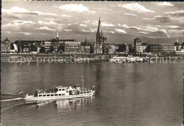 Duesseldorf Rheinpartie Ausflugsschiff Kirche