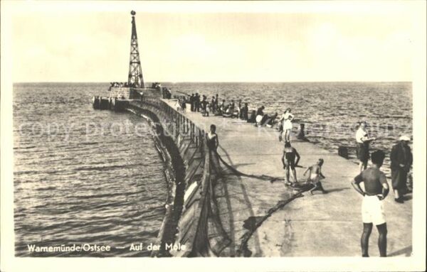 Warnemuende Ostseebad Auf der Mole