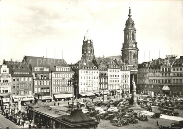 Dresden Altmarkt mit Siegesdenkmal und Kreuzkir