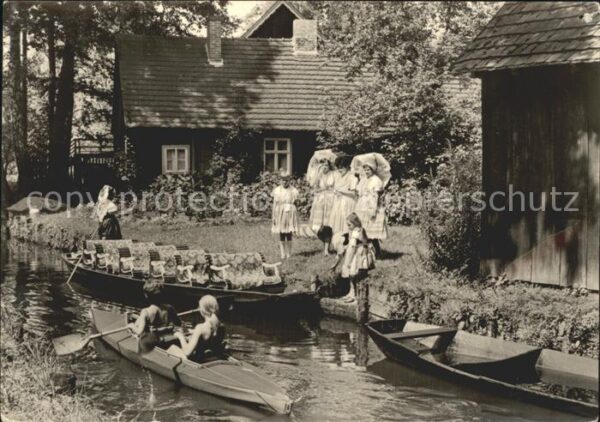Spreewald Bootspartie Trachtenmädchen