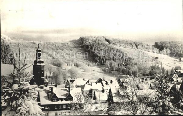 Geising Erzgebirge Ortsansicht mit Kirche im Winter